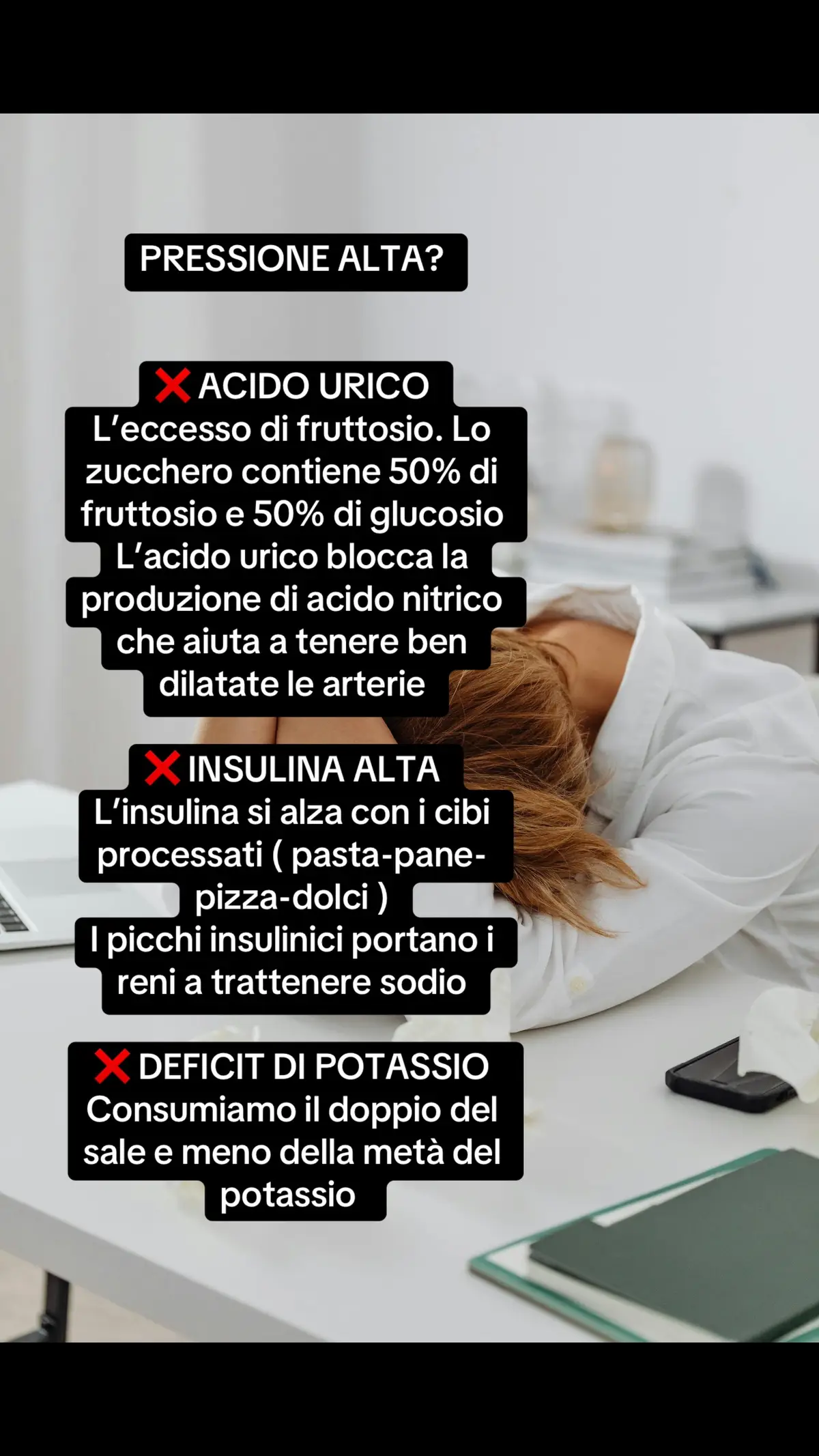 👉 La pressione normale ha valori di 120 - 80 Chi fa sport ad alto livello può avere una pressione anche a 110 - 70 La pressione da 140 - 90 in poi è considerata alta e può causare problemi cardiaci ❌ l'insulina si alza con il consumo di cibi processati pasta - pizza - pane - dolci ) 👉 picchi insulinici portano i reni a trattenere sale Ti vien detto di ridurre il sale cosa buona ) ma il vero problema è legato all'ordine dato ai reni di trattenere sodio 2️⃣ acido urico La causa meno comune è legata al consumo di carne La piu comune all'eccesso di fruttosio non legato al consumo di una mela ) ma al consumo di tutti gli zuccheri presenti negli alimenti Lo zucchero contiene 50% di fruttosio e 50% di glucosio L'acido urico BLOCCA la produzione di ossido nitrico che tiene ben dilatate le arterie 3️⃣ deficit di potassio Consumiamo il doppio del sale ma meno della metà di potassio 🌺🌺Consigli utili per abbassare la pressione 1️⃣ assumi integrazione e estratto di verdure (apportano potassio ) 2️⃣ applica la libertà alimentare senza pesi e calorie con alimenti che amici del tuo metabolismo e della tua insulina 3️⃣ abbassa l'eccessi di fruttosio e l'insulina - gli alimentami in natura non sono ricchi di zuccheri 4️⃣ idratazione Formula per sapere quanta acqua naturale bere in una giornata Peso corporeo/7 = numero di bicchieri d'acqua da 250 ml da bere nell'arco dell'intera giornata ( non tutta insieme ) Disclaimer: i risultati sono personali e riferiti alla mia storia frutto di impegno e costanza 📲 ti aspetto in chat #integrazionenaturale #pressionealta #insulina #acqua #idratazione #cibisani #alimentisani 