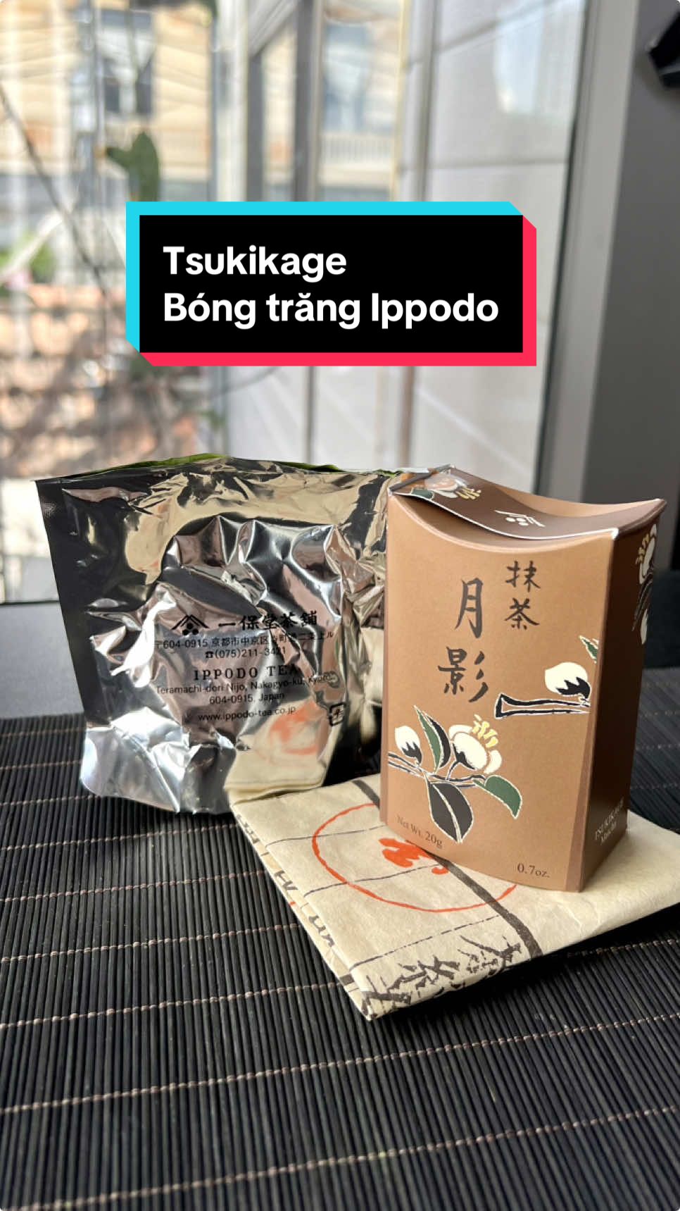 Bóng trăng mùa thu nhà Ippodo. Tsukikage có mùi rong biển sấy, hơi nutty. Vị creamy nhưng nhặng nhặng đắng giống chocolate với một chút dư vị nutty ở cuối. Rất phù hợp để đón mùa đông #matchalatte #matcha #review #fyp #unboxing #matchalover #drink 