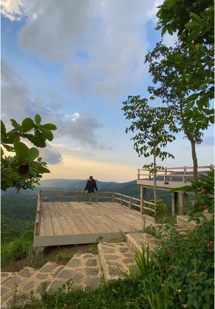 Dari Wisata Desa untuk Kemajuan Desa.  📍Wisata Trianggulasihills pekalongan Ds Sawangan Paninggaran Kab Pekalongan. 📌Trianggulasihills “Cafe, Camping Ground, Sunrise & Sunset View” #fyp #wisata #pekalongan 