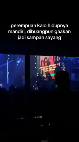 Rombongan wanita anti ruwet😭😭 #tp2lantai6 #stasiunsurabaya #thewarehouse #funkotsurabaya 