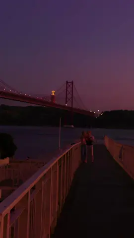 ʟɪꜱʙᴏɴ ᴀᴛ ɴɪɢʜᴛ  ✨🌉💫♥️⚛️💟  #lisbon #lisbonportugal #lisbontips #lisbonne #lisbontravel #lisboa #visitlisbon #lisboaportugal #lisboa #aestheticvideos #aestheticvibes #aestheticedits #aesthetics #aestheticvideo #fyp #sunsetlover #sunset #sunsetvibes #holiday #holidaytiktok #holidaymodeactivated #vacationmode #vacation #traveltiktok #traveltok #traveltips #travelbucketlist #cities #europe #europetravel #bridge