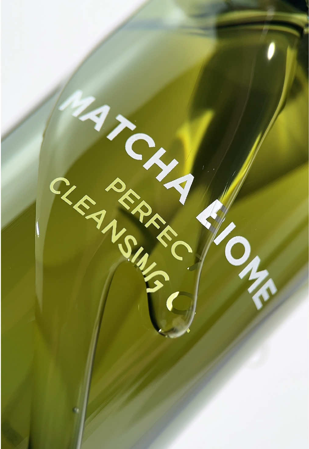 hear me out, girls! Double Cleansing is always a MUST especially for those with oily and combination skin or anyone who wears makeup regularly.📝 here's my @Heimish Philippines double cleansing combo that i got from @SUI SUI: Source of K-Beauty PH! and here are my thoughts: Matcha Biome Perfect Cleansing Oil - super effective at dissolving any of my waterproof makeup, long-lasting sunscreen, and sebum! 💓 the fragrance smells so relaxing too!! Match Biome Amino Acne Cleansing Foam - ohhh this cleasing foam!✨ All i can say is this is such a gentle cleanser that's perfect for those with sensitive or acne-prone skin. These two together are a chef's kiss!!😚  #skincare #kbeauty #kbeautyph #koreanskincare #koreanskincareph #budolfinds #tiktokmademebuyit #SUISUIPartner #doublecleanse 