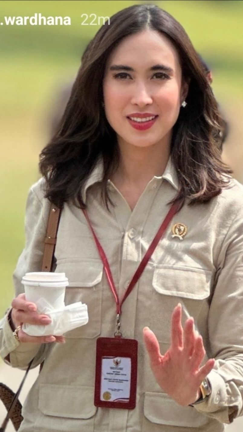 Ibu Widiyanti Putri Wardhana Menteri Pariwisata 2024-2029 Kabinet Merah Putih Retreat / Pembekalan di Akmil Magelang siap Mengabdi untuk Indonesia 💪💪💪🇮🇩🇮🇩🇮🇩🇮🇩🇮🇩🇮🇩 #widiyantiputriwardhana #wisnuwardhana #cantik #pariwisata #menteri #prabowo #indonesia #tanahairku #ahy #CapCut #istananegara #gibranrakabuming #kabinet #merahputih #akmil #akmilmagelang #magelang #fyp #rose #brunomars 