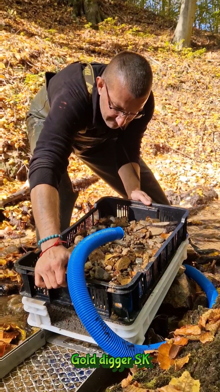 Real Gold Found! Gold Panning in a Mountain Stream 🏞️ #GoldPanning #NatureTreasures #tiktokgoldrush #GoldDiscovery #TreasureFinding #tiktokgoldrush #goldpanningadventure #goldrush #GoldSeekers 