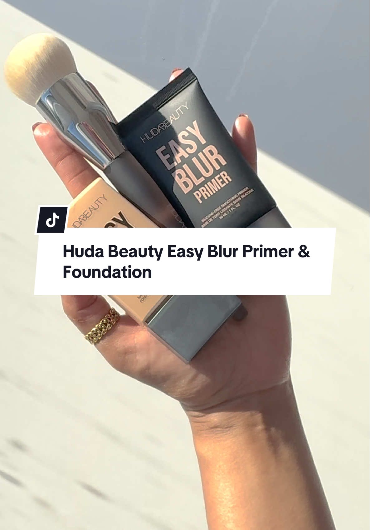 Finally got my hands on the new Huda Beauty Easy Blur Silicone-Free Smoothing & Pore-Minimizing Primer & the Easy Blur Foundation (in the shade TresLeches).  I have no regrets. As a pair these have been my go-to! LOVE. . . . . . . . . . . . . . Easy Blur Natural Airbrush Foundation with Niacinamide #huda #hudabeauty #hudakattan #hudabeauty #hudamakeup #newmakeup #hudabeautyeasyblur #hudaprimer #flawlessfinish  #nofilterfoundation #dewyfinish #makeupcommunity #makeupunboxing #makeupslaves @hudabeautyshop @Huda Beauty 