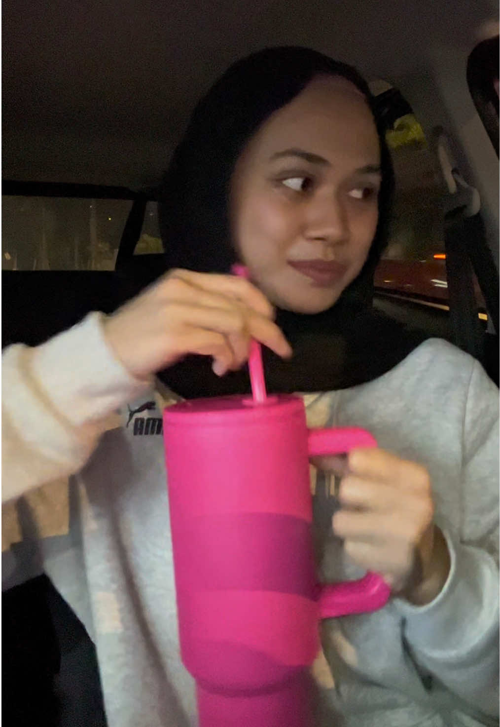 Kemain senang lagi mamak tu tarikk teh ais aku dlm tumbler nie 🤣