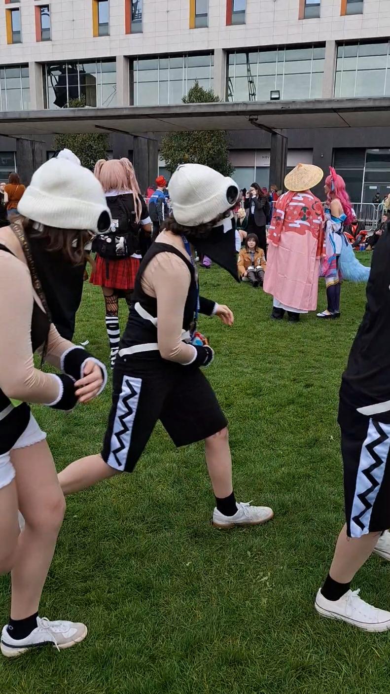 Looks like Leon is in the wrong region in more ways than one 😳  team skull grunts: @BananaMilkman @The Eyebol #mcmlondon #mcmcomiccon #pokemon #leonpokemon #pokemonswordandshield #mcm #pokemoncosplay   