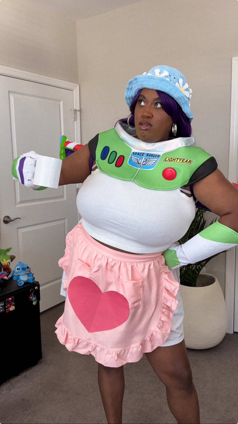 YOU SEE THE HAT!!! I am MRS. NESBITT 🤣🤣🤣 @pixar @disney  #toystory #buzzlightyear #mrsnesbitt #pixar #halloweencostume 