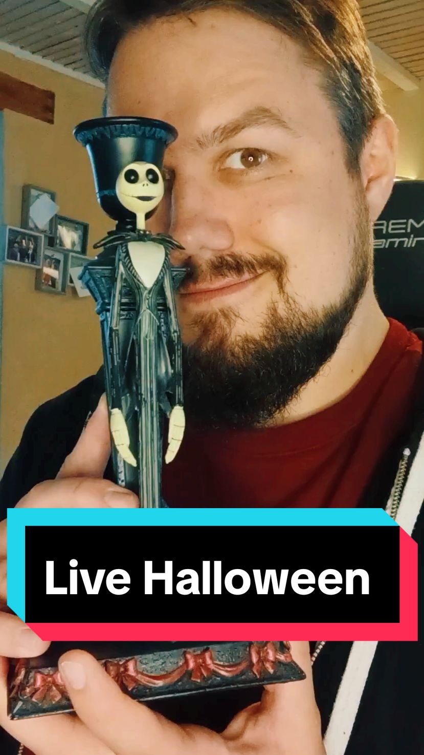 Rendez vous à 20h30 pour la soirée live Halloween avec @La Lance Brisée , @Oz , et @Nicolas Libellule 👻😏 Préparez les bonbons ! #jeuderole #jdr #halloween  Live Youtube: https://www.youtube.com/@Oz-Paranormal Live Twitch: https://www.twitch.tv/devenirgamemaster Live Tik Tok: https://www.tiktok.com/@viedegm Site de Worlds Awakening: https://www.worlds-awakening.com/fr