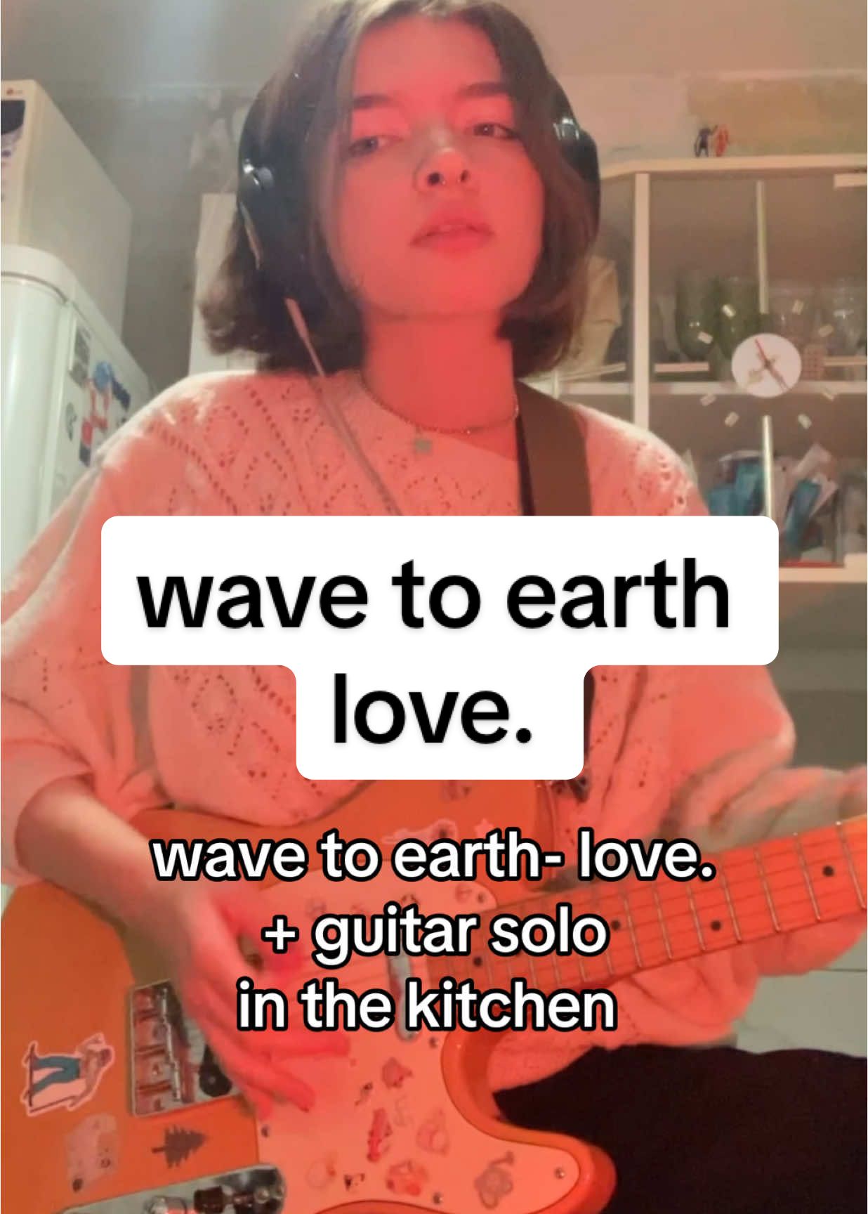 Do you listen to wave to earth?  #guitarcover #fypp #electricguitar 