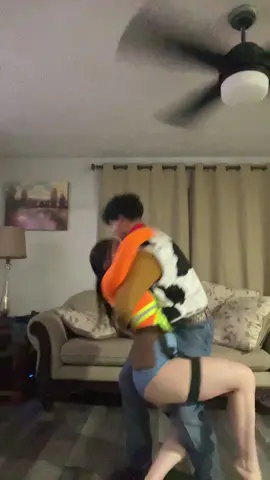 Spooky szn👻@Sophia #fyp #fypツ #relatable #transition #halloween #costume #baile #baileschingones #woody #texas 