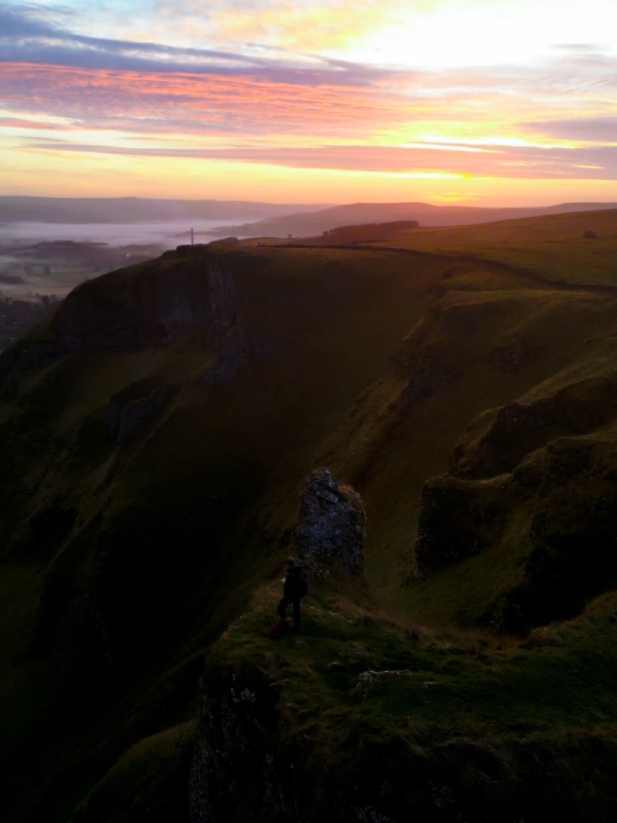 sunrise and cloud inversion over castleton from the mighty Winnats Pass 🔥 #peakdistrictnationalpark  #winnatspass  #sunrise  #castleton  #derbyshire 