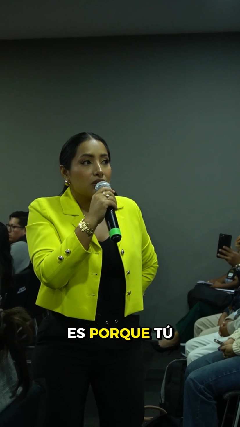 ¿Cuáles son los valores de tu empresa? Los valores son la esencia que guía la toma de decisiones y acciones en toda empresa. Y aquí te digo por qué. 🔴 Sígueme en mis redes sociales para más contenido.