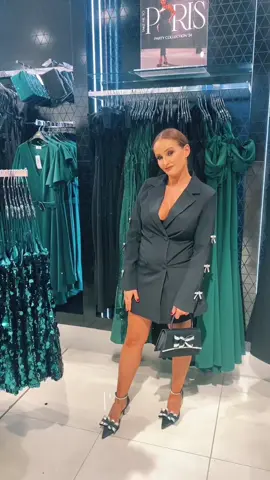 🖤🥂🪩💫 #takemetoparis #quizclothing #sparkleseason #sparkledresses #nightoutoutfit #paris #touchofparis #quizsilverburn #fyp #fypage 