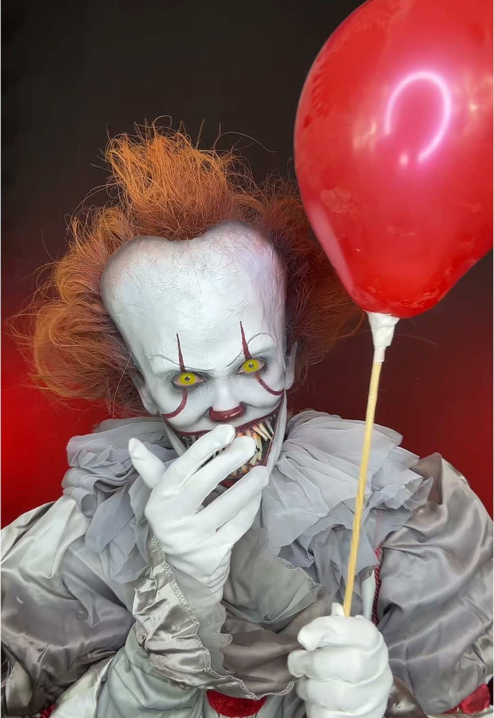 Cosplaying the iconic Pennywise from IT 🎈🤡 I’ve done Pennywise before but this is by far my best take 😁🖤 Happy Halloweekend!  #pennywise #pennywise🎈 #it #itclown #cosplay #spookyseason #halloween2024 #makeuptutorial #halloweencostume #makeupartist #halloweencostumeideas #spooky #makeup 