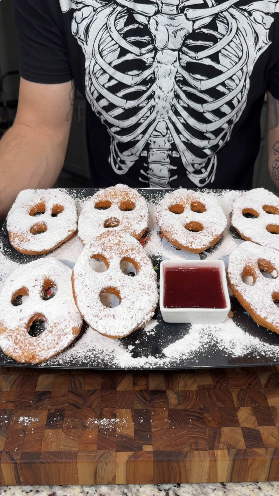 Screaming Ghost Donuts 👻 #EasyRecipe #halloween #desserts #spooky 