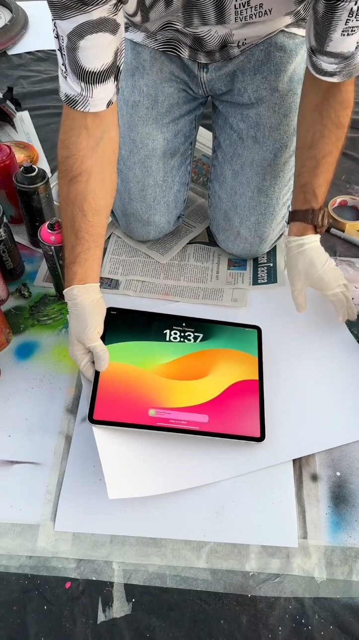 Insane Street Artist Spray Paints My iPad!🤯 #streetart #foryou #fyp #viral 