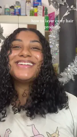 this trend is too fun!  products used: @Not Your Mother’s beat the heat spray @Camille Rose honeh hydrate leave in @PATTERN Beauty styling cream @Rizos Curls curl defining mousse @Umberto Giannini curl jelly  #curlyhair #curlyhairroutine #curlyhairtutorial #3bhair #3chair #howtolayer #layering 