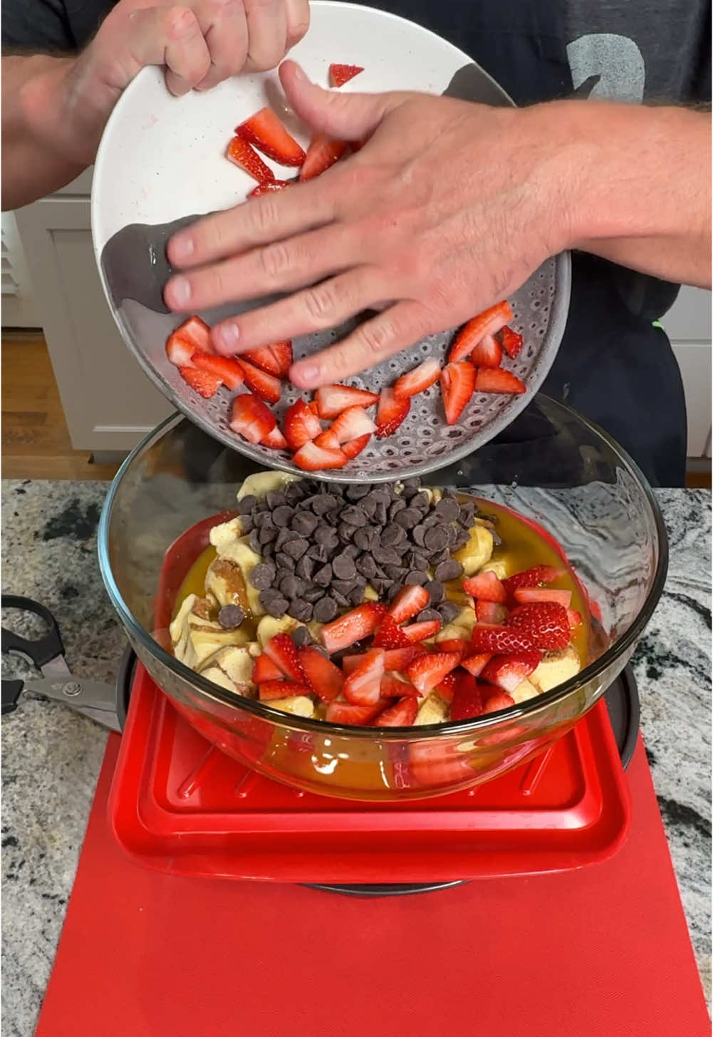 Strawberry cinnamon monkey bread ##easydessert##simplerecipe##food