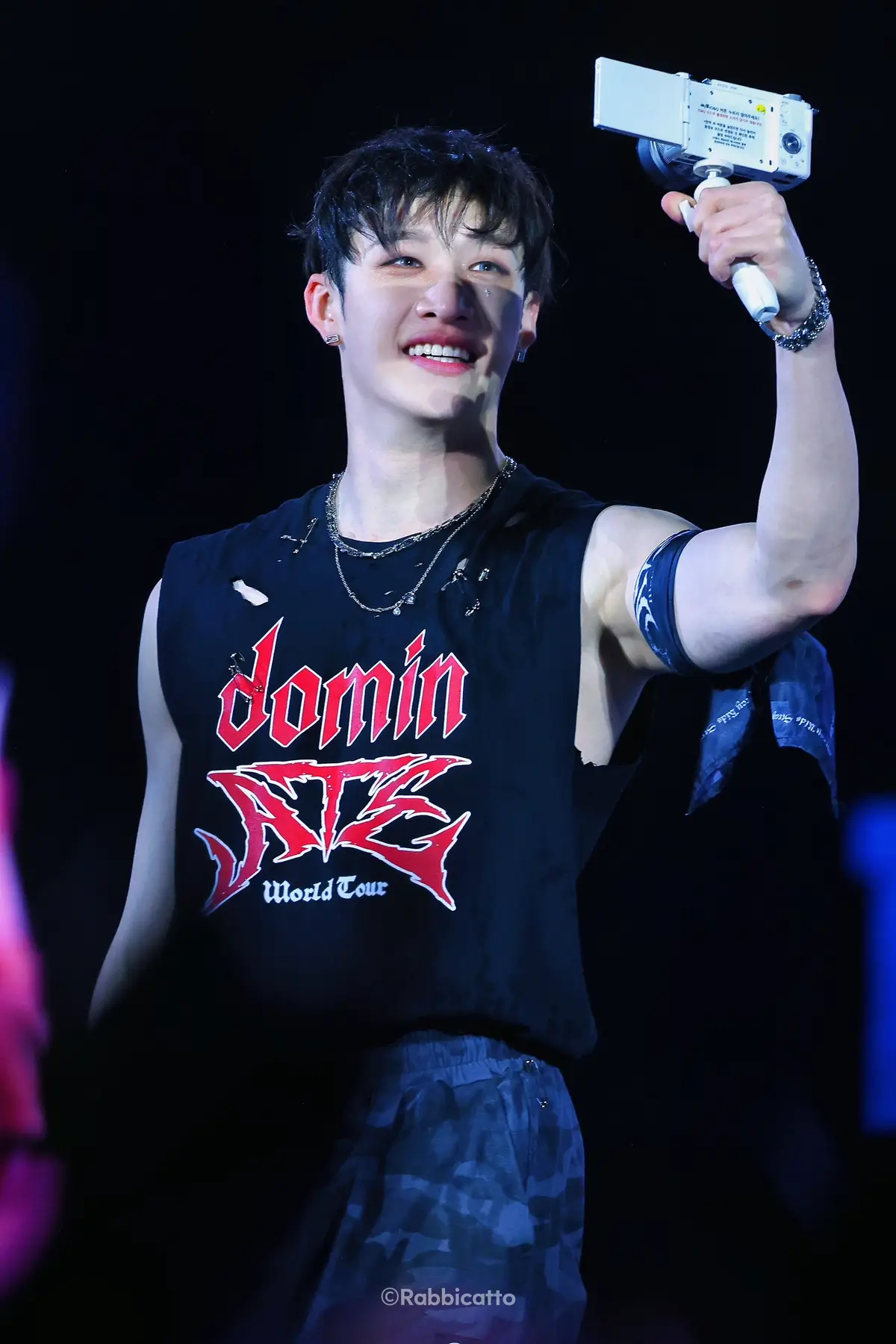 Who’s back home ?? It’s Bahng’s 1st born 🤭😍 my man looks so happy breating in this air ♾️🐺 that’s called hometown, his lovely city “Sydney” 🇦🇺🇦🇺🇦🇺 @Stray Kids #스트레이키즈 #DominATE #australia #3racha #bangchan #smile #laugh #straykidsworldtour #sydney #skz 