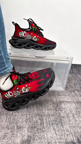 Super cute Christmas sneaker #viral #trendy #sneaker #sneakersaddict #menshoes #walkingshoes #mensneakers #tiktokmademebuyit #tiktokshopdealsforyoudays 