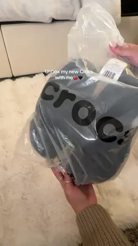 Necesito ideas pa decorarlas😩🖤🖤🖤🖤🖤 #crocs #fyp 
