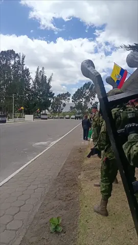 Un dia normal  #military #espartano #ejercito #verdes #elite #canes #ecuador🇪🇨 #marina 