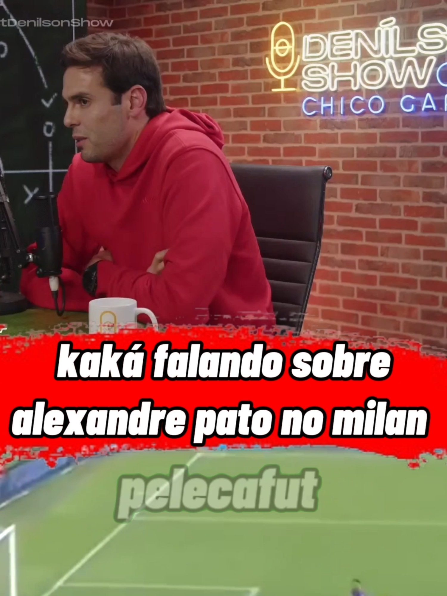 kaka sobre pato no milan #pato#kaka#selecaobrasileira#championsleague#milan#futebol#futebolbrasileiro#fifa#bola#barcelonafc🔴🔵#gol