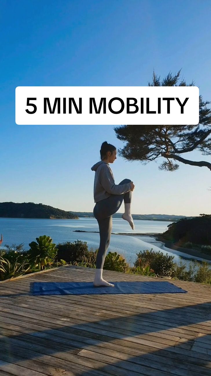 5 min EVERYDAY MOBILITY to release tightness and improve flexibility and flexibility. ➡️move slowly and mindfully  #mobility 