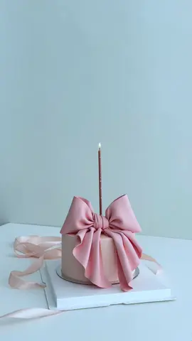 New same-day cake style just dropped in the shop! Featuring an adorable big pink bow 🎀—grab yours now! #Aucklandcakes #aucklandfoodie #cakery #cakeporn #buttercreamcake #birthdaycake #cakedesign #kcakeconz  #kcakedessert #aucklanddessert #weddingcake #nzweddings #eventauckland #aucklandweddings #cakecakecake #cakeart #cakeoftheday 