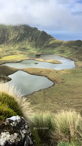 In the heart of the Atlantic, there’s a hidden gem that looks like something from another world. Imagine standing on the edge of a massive volcanic crater, with breathtaking views stretching in every direction. This is a place where nature’s raw power and beauty come together in perfect harmony — welcome to Corvo Island, Azores, Portugal 🇵🇹 Special Thanks to amazing photographer and captain @extremocidente_azores Thank you for invitation 🤝 👉🏼 Details of my journey to Corvo, the smallest of the Azores islands, have already been added to MY INTERACTIVE GUIDE + MAP OF FLORES 🗺️ Don’t miss the chance to dive into a real prehistoric world in real time - 🌍 Link in bio 🔗 #VolcanicIsland #HiddenGem #VisitAzores #AtlanticIsland #Corvo #Floresisland #Caldeira #caldera #OffTheBeatenPath #Azores #Açores #volcanos #ScenicViews #TravelInspirations #IslandEscape #DiscoverMore #prehistoric #volcanoes 