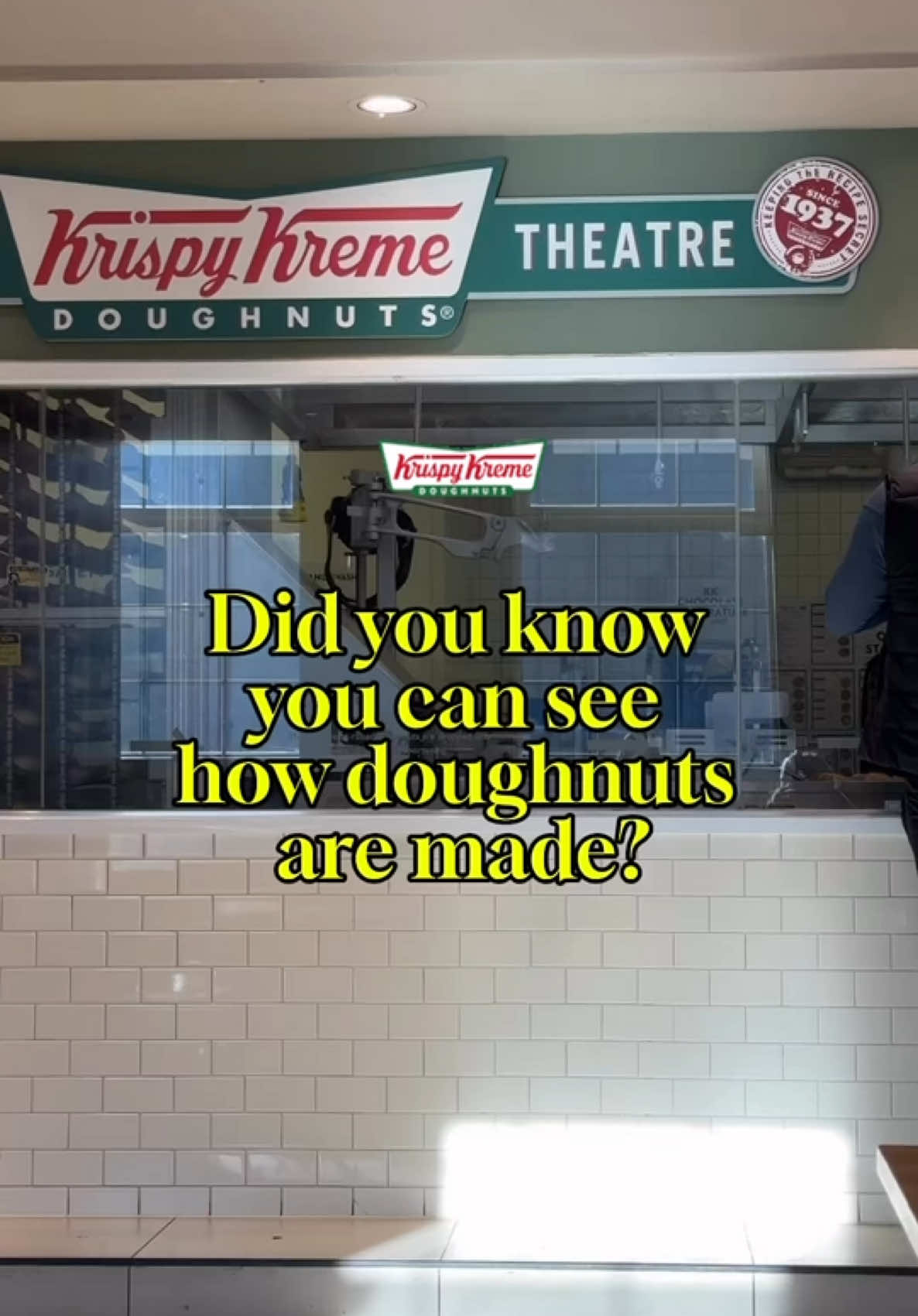 Did you know you can see how @KrispyKreme UK doughnuts are made? We channeled our inner Homer Simpson and visited one of the 7 UK Krispy Kreme Theatre stores to experience the magic! Watching those doughnuts glide along the conveyor is a treat in itself. Plus, when the ‘Hot Now’ sign lights up, you can enjoy a fresh, warm doughnut right off the line 🍩🔥 We doughnut think it gets better than this! #my_ldn #myldnfood  #krispykreme #krispykremedoughnuts #londonfoodie #londonfoodguide #thingstodoinlondon #londonthingstodo #krispykremedonuts 