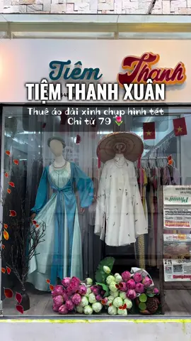 Mấy bà chuẩn bị đi chụp hình tết thì lưu lại chiếc tiệm thuê đồ này nhen, siêu nhiều mẫu áo dài nam nữ, yếm, áo tấc, việt phục đẹp lắm luôn í ✨ #fyp #xuhuong #thuedosaigon #thueaodai #tiemthanhxuan #thihaydi 