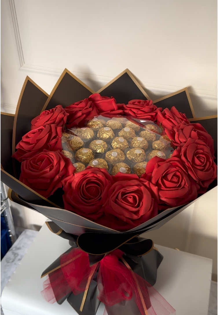 Red Rose Chocolate Ferrero Bouquet ❤️🌹🍫 Isn’t it Beautiful 😍 Be sure to send it to your other half 😜 #chocolatebouquet#ferrerobouquet#artificialflowers#redroses#flowersleicester#floristoftiktok #SmallBusiness#flowerbouquet#postalflowers#sweetgreetings 