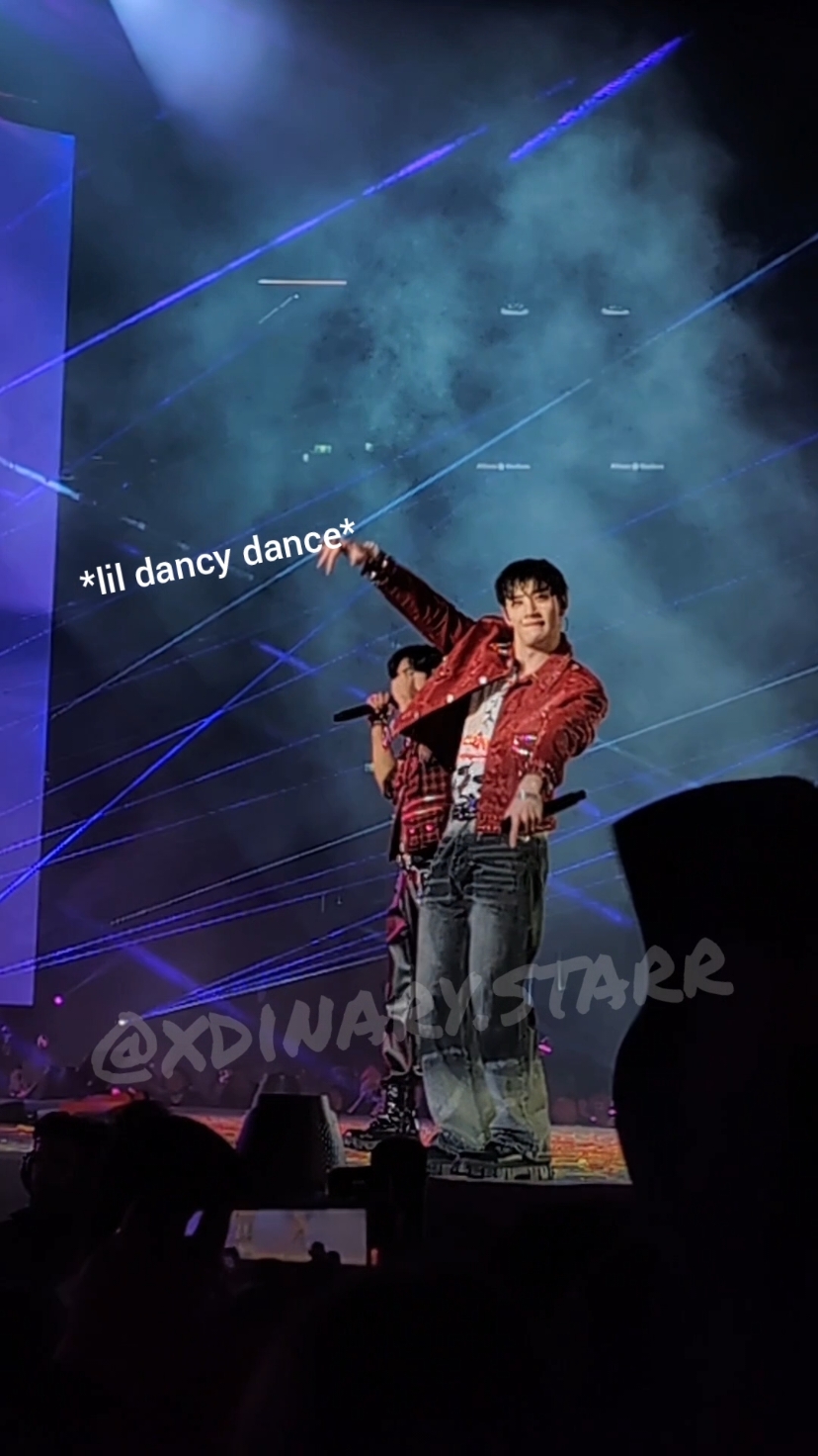 @Southern_Crossed_Lin✨ this one is for you. A lil Chris compilation I edited on the plane ride home. #straykids #skz #straykidssydney #stay 