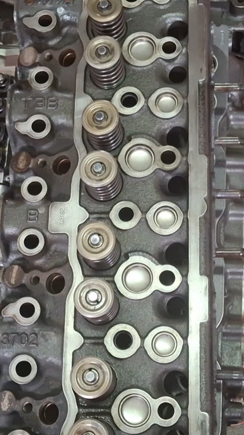 imstall cylinder head #mechanic #automotive #overhaul #engine