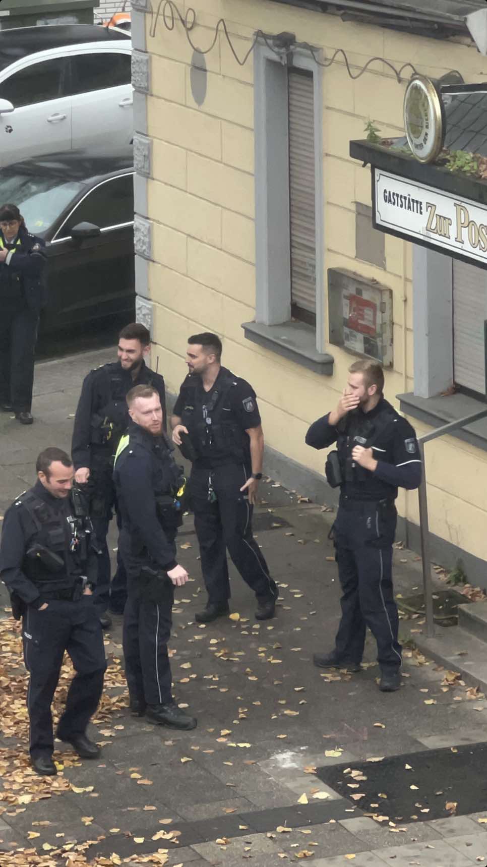 German police officers 🇩🇪🇩🇪🇩🇪 #germany #essengermany #essencity #germanypolice #police #policeofficer #policeoftiktok #policeman #policeofficers #policeingermany #germany🇩🇪_tik_tok #germanytiktok #visitgermany #dutchland #germanytiktok #german #