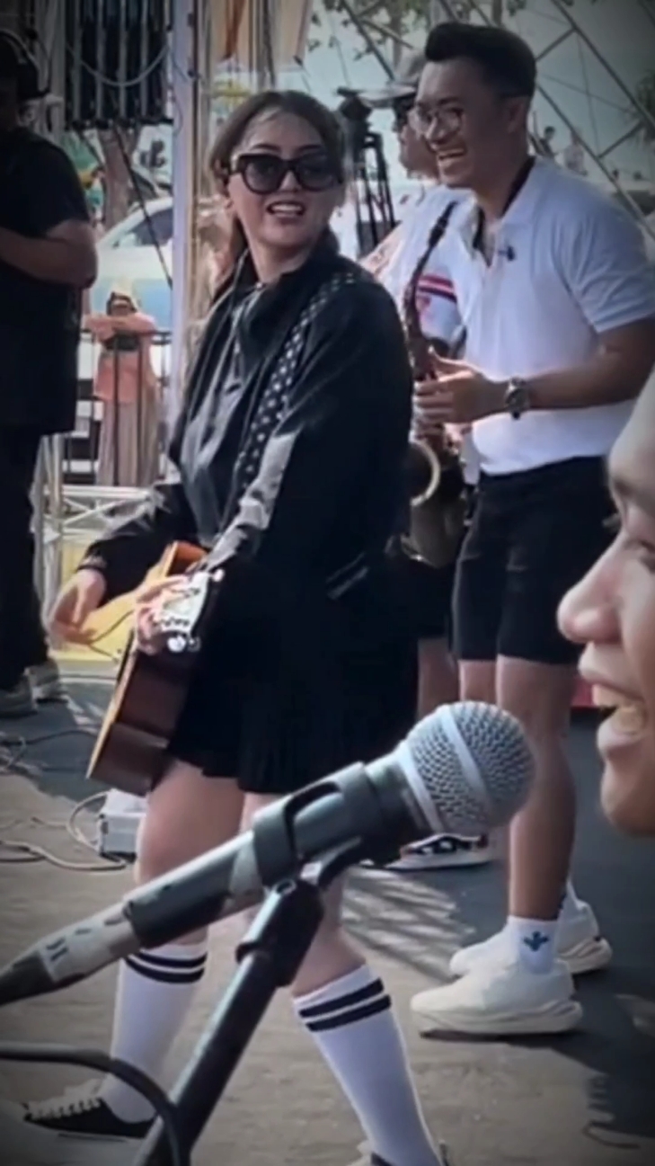 #สปีดสโลว์ #สโลว์สมูท #CapCut lengah dikit jadi gitaris🎸🔥🔥 #happyasmara77 #gilga #gilpy #happyasmara_video #happyasmara_official #pashatiindonesia 