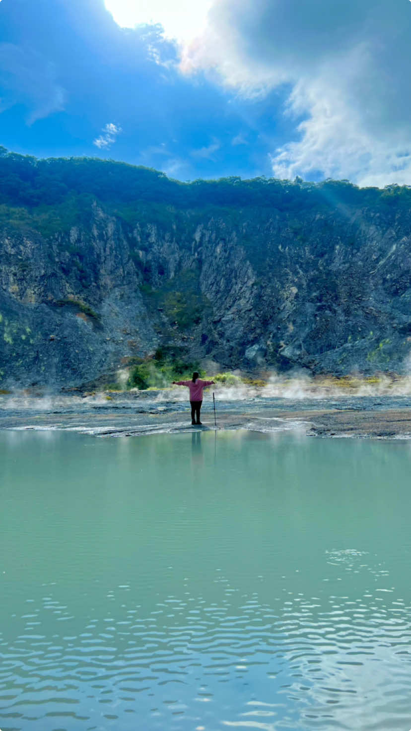 Salah satu surga tersembunyi di MT.SOPUTAN kawah ijen versi sulut tapi salah melangkah maut menjemput 🙏🙏 Harus hati-hati ygy kalau kesini 👩🏻‍🦯🏔️❄️🩵 #mountain #pendakisulu #amazingsulut #wonderfullindonesia #pesonaindonesia 