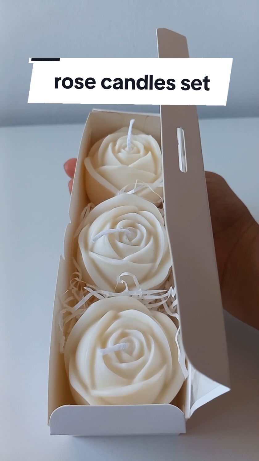 rose candle set, handmade soywas candles #unmoldingcandles #kleinebedrijfjes #kaarsenmaken #bedankjes #unmoldingcandles #candlebusiness #peonycandle #candlemaking #sculpturalcandles #jufcadeau #huwelijkbedankjes #velasartesanales #velasoja