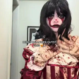 DEMI’S ATE WITH THE OUTFIT #kalogeras #kalogerasisters #hallowen #demitrakalogeras #sundaykalogeras #elianakalogeras #fyp #viral #clown #pennywise | @demitrakalogeras @sundaykalogeras @eliana.kalogeras 