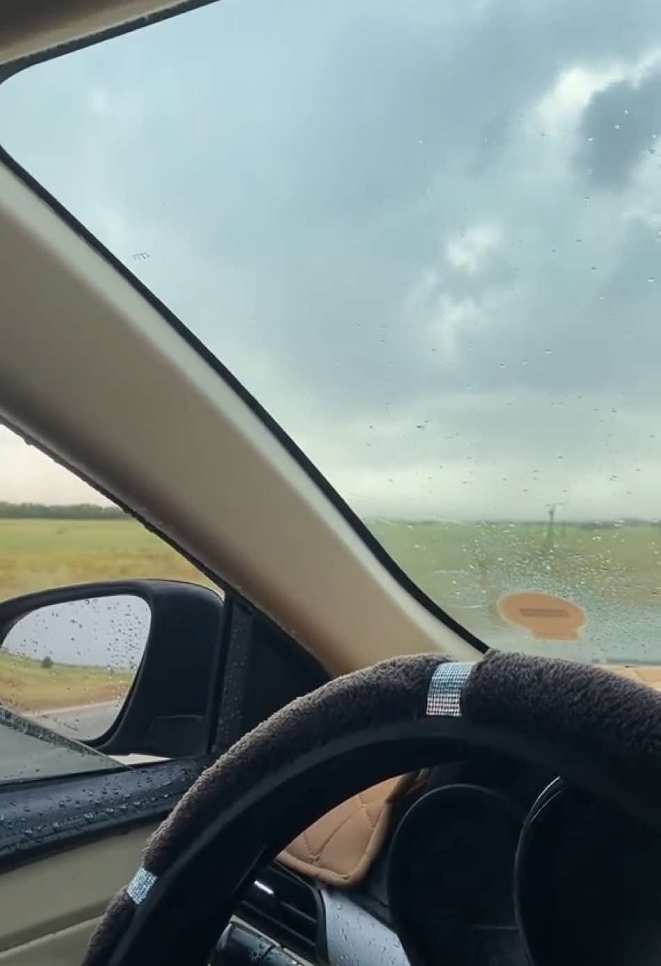 أحس إن صدري بالسعة صار وسع الكون صفا جوي وجو اللذي صافي نوره 🤍🌿 شيلة مطر 🥹🌧️🌧️ #مطر #شيلة #مونتاج #ترند #مطر_غيوم 