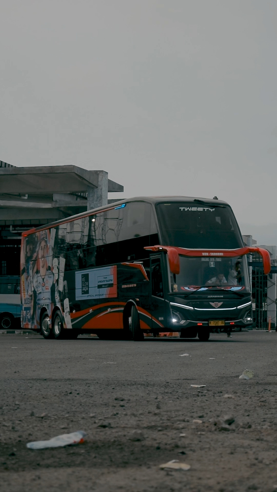 Tweety ikut trend stylo 😁  #juragan99 #juragan99trans #doubledecker #adiputro #jetbus5 #videobus #videobusindonesia #malang 