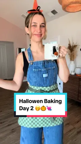 You guys are gonna eat this one UP🤭💘🫡 FEAST MY CHILDREN 🎃🤪🫶💘 #holidaybakingweek #homebakeryvlog #bakersditl #dayinthelifeofabaker #halloweenbaking #ganache 