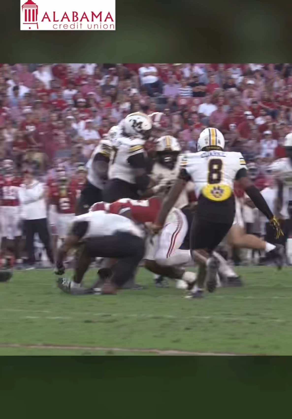 He had to think about it 🤭 Alabama RB Justice Haynes went full beast mode on this touchdown run against Missouri #rolltide #AlabamaFootball #crimsonTide #rtr #bighit #cfb 