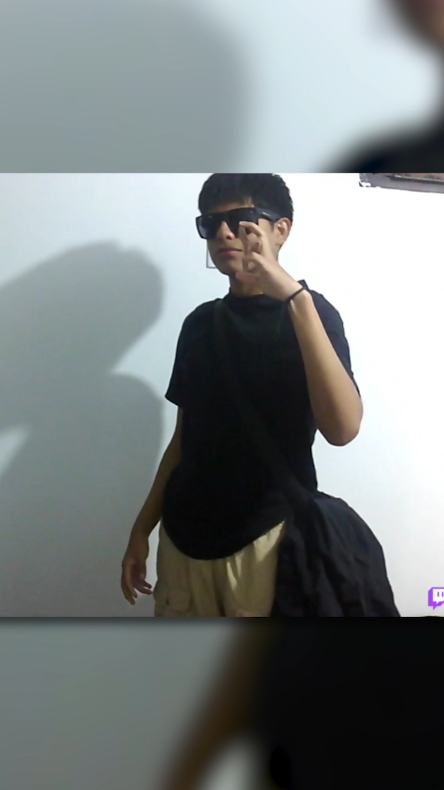 No sé cómo llegó eso ahí #humorperuano #streamer #twitchperu 