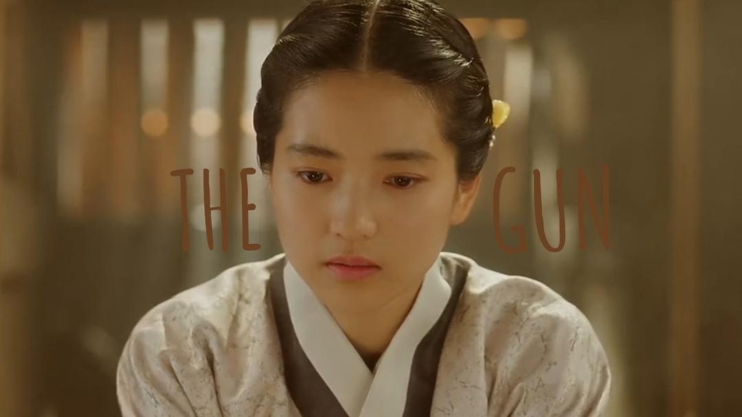 The most committed I've been to an edit | I swear it was on beat before (in case it's not here) #mrsunshine #mrsunshinekdrama #mrsunshineedit #goaeshin #kimtaeri #eugenechoi #gudongmae #gudongmaeedit #kimhuiseong #theybothreachedforthegunedit 