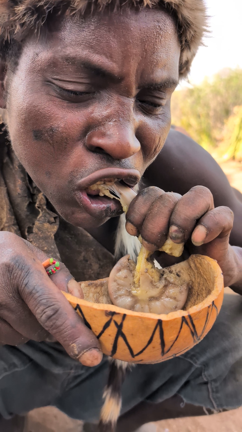 Wow 😲😋 What a delicious Soup today, See how Hadza cooks their favorite meal #africastories #hadzabetribe #tiktokindia #USA #UK 