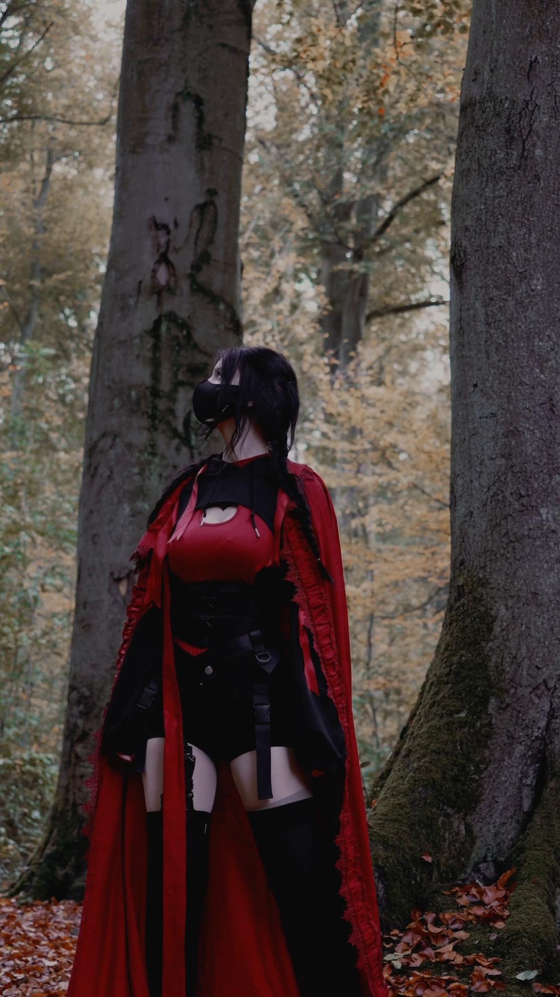 the forest is especially beautiful in autumn, the trees in general! during a night walk, when there’s a gentle breeze, and the wind blows leaves off the trees, letting them softly fall to the ground, a unique beauty unfolds  #darkwear #darkwearstyle #darkwearfit #techwear #techwearfashion #Tactical #redridinghood 