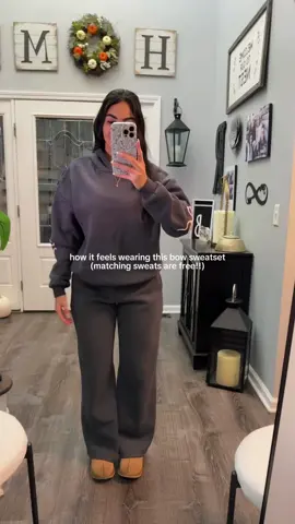 im obsessed!! sweats are free now💗